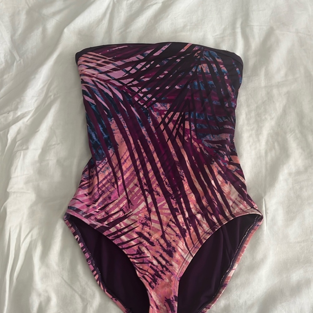 Carmen Marc valvo swimsuitt